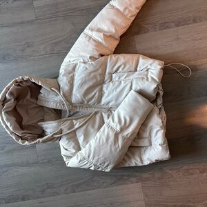 Zara Women's Beige Puffer Jacket